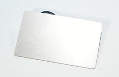 Grabador láser de escritorio GCC Laser E200 Material apto para láser: Metal - Aluminio anodizado / Acero inoxidable
